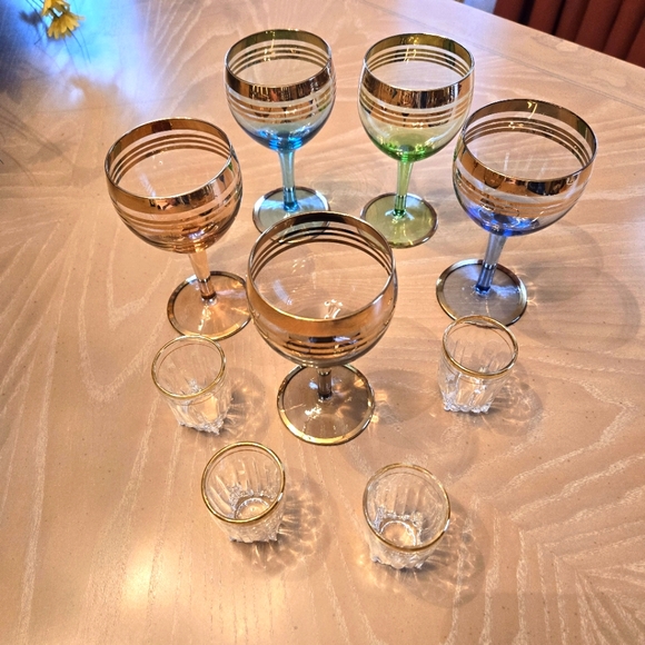 Vintage Gold Band 5-Piece Stemware Wine Glasses & 4-Piece Shot Glasses - Picture 2 of 16